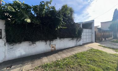 Casa En Venta con Buen Lote Libre!!! Fader 1375, Luís Guillón.-