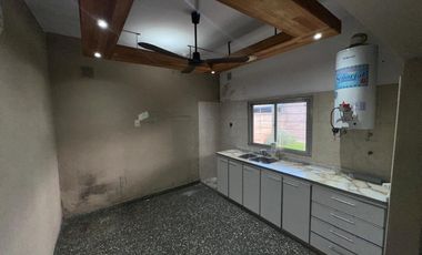 Casa En Venta con Buen Lote Libre!!! Fader 1375, Luís Guillón.-