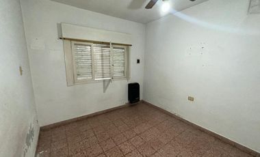 Casa En Venta con Buen Lote Libre!!! Fader 1375, Luís Guillón.-