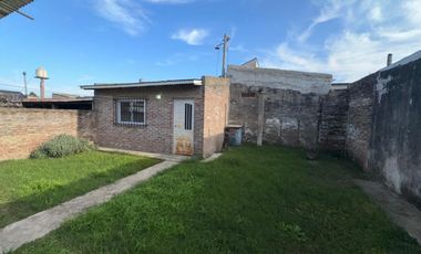 Casa En Venta con Buen Lote Libre!!! Fader 1375, Luís Guillón.-