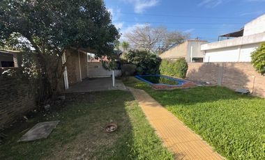 Casa En Venta con Buen Lote Libre!!! Fader 1375, Luís Guillón.-