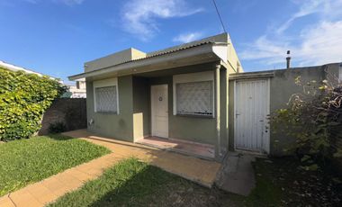 Casa En Venta con Buen Lote Libre!!! Fader 1375, Luís Guillón.-