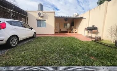 Casa en venta - 2 Dormitorios 1 Baño - Florencio Varela