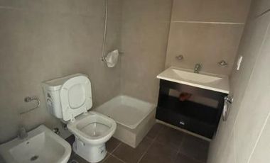 ALQUILER DE DEPARTAMENTO DE 2 AMBIENTES CON BALCON Y COCHERA EN RAMOS MEJIA