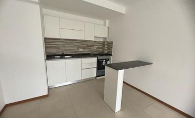 ALQUILER DE DEPARTAMENTO DE 2 AMBIENTES CON BALCON Y COCHERA EN RAMOS MEJIA