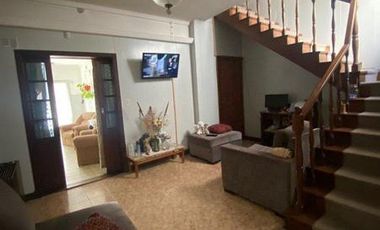 Chalet  de 3 ambientes con  local y garage en Moreno y Salta