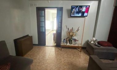 Chalet  de 3 ambientes con  local y garage en Moreno y Salta