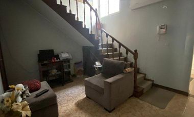 Chalet  de 3 ambientes con  local y garage en Moreno y Salta