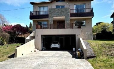 Casa en venta - 3 Dormitorios 5 Baños - Sierra de Los Padres