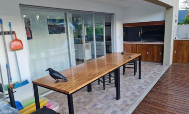 Casa en venta - 3 Dormitorios 5 Baños - Sierra de Los Padres