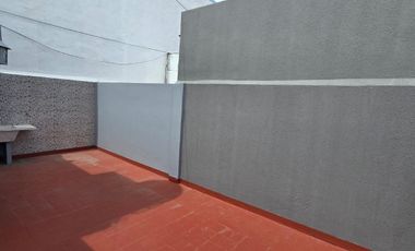 Departamento en primer piso por escalera, de 4 ambientes ubicado en Eva Peron al 500 Temperley