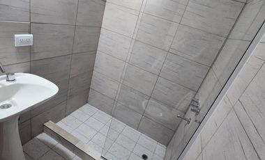 Departamento en primer piso por escalera, de 4 ambientes ubicado en Eva Peron al 500 Temperley