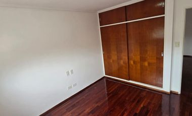 Departamento en primer piso por escalera, de 4 ambientes ubicado en Eva Peron al 500 Temperley