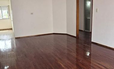 Departamento en primer piso por escalera, de 4 ambientes ubicado en Eva Peron al 500 Temperley
