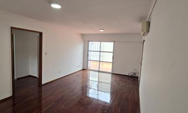 Departamento en primer piso por escalera, de 4 ambientes ubicado en Eva Peron al 500 Temperley