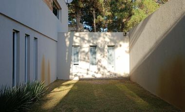 Casa en venta - 4 Dormitorios 4 Baños - Pinamar