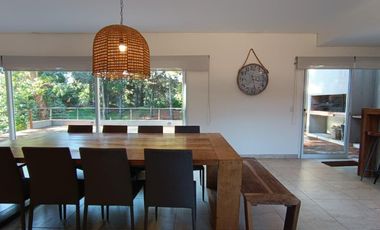 Casa en venta - 4 Dormitorios 4 Baños - Pinamar