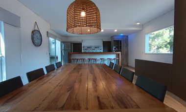 Casa en venta - 4 Dormitorios 4 Baños - Pinamar