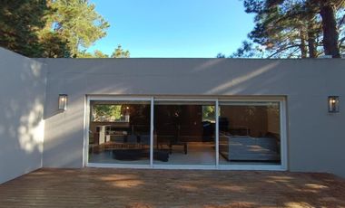 Casa en venta - 4 Dormitorios 4 Baños - Pinamar