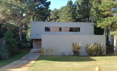 Casa en venta - 4 Dormitorios 4 Baños - Pinamar