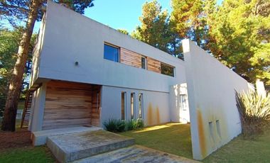 Casa en venta - 4 Dormitorios 4 Baños - Pinamar