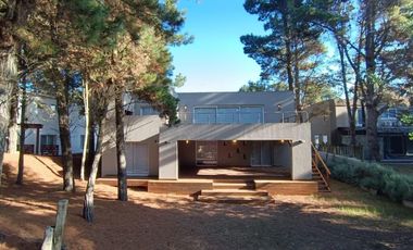 Casa en venta - 4 Dormitorios 4 Baños - Pinamar