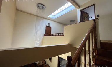 Venta casa 5 ambientes con piscina en Sarandí