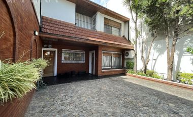 Venta casa 5 ambientes con piscina en Sarandí
