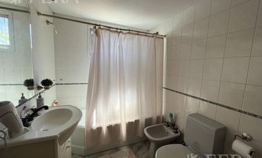 Venta casa 5 ambientes con piscina en Sarandí