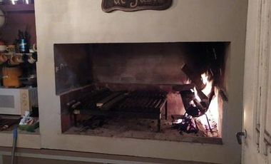 VIVIENDA DE 3 AMBIENTES CON LOCAL COMERCIAL EN CASTELLI Y SANTA FE