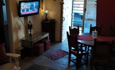 VIVIENDA DE 3 AMBIENTES CON LOCAL COMERCIAL EN CASTELLI Y SANTA FE