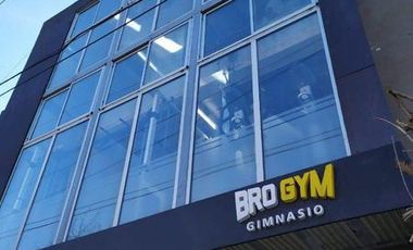 VIVIENDA DE 3 AMBIENTES CON LOCAL COMERCIAL EN CASTELLI Y SANTA FE