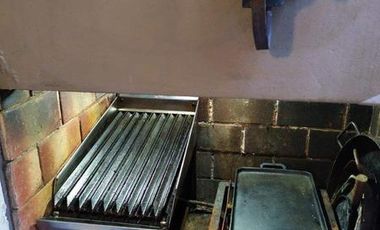 VIVIENDA DE 3 AMBIENTES CON LOCAL COMERCIAL EN CASTELLI Y SANTA FE