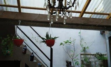 VIVIENDA DE 3 AMBIENTES CON LOCAL COMERCIAL EN CASTELLI Y SANTA FE