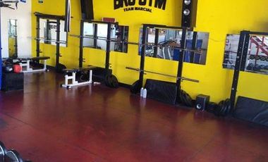 VIVIENDA DE 3 AMBIENTES CON LOCAL COMERCIAL EN CASTELLI Y SANTA FE