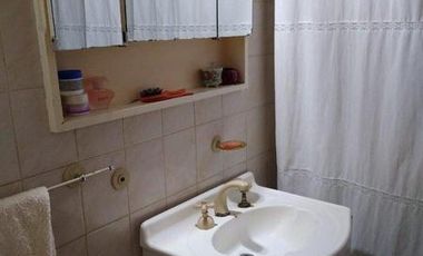 Casa 5 ambientes sobre lote de 10x43,30 en Bosque Alegre