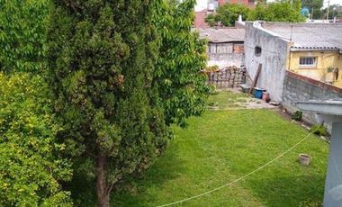 Casa 5 ambientes sobre lote de 10x43,30 en Bosque Alegre