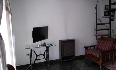 Casa 5 ambientes sobre lote de 10x43,30 en Bosque Alegre