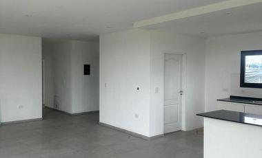 Casa en venta con renta - Barrio San Felipe, Canning