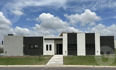 Casa en venta con renta - Barrio San Felipe, Canning