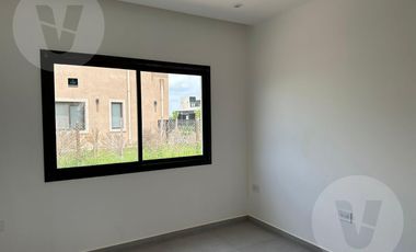 Casa en venta con renta - Barrio San Felipe, Canning