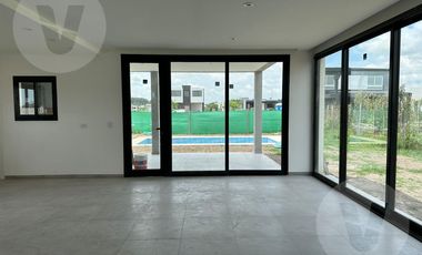 Casa en venta con renta - Barrio San Felipe, Canning