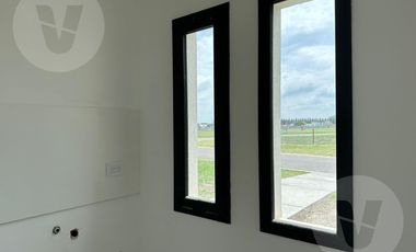 Casa en venta con renta - Barrio San Felipe, Canning