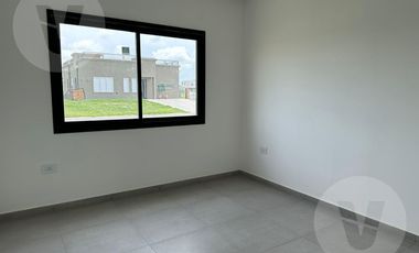 Casa en venta con renta - Barrio San Felipe, Canning