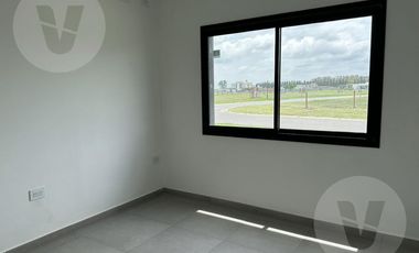 Casa en venta con renta - Barrio San Felipe, Canning