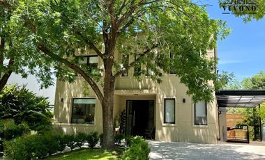 Casa en  Venta en Santa Maria de los Olivos - Malvinas Argentinas - Apta Crédito