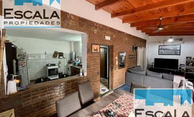 CASA DE DOS DORM CON JARDIN  Y PILETA EN VENTA GRANADERO BAIGORRIA