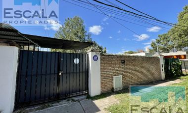 CASA DE DOS DORM CON JARDIN  Y PILETA EN VENTA GRANADERO BAIGORRIA