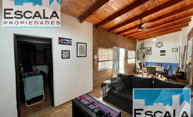 CASA DE DOS DORM CON JARDIN  Y PILETA EN VENTA GRANADERO BAIGORRIA