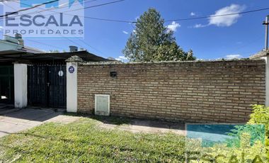CASA DE DOS DORM CON JARDIN  Y PILETA EN VENTA GRANADERO BAIGORRIA